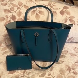 MAKE AN OFFER. 
Kate Spade ♠️ tote bag and wallet